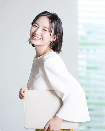 女性が笑顔の写真