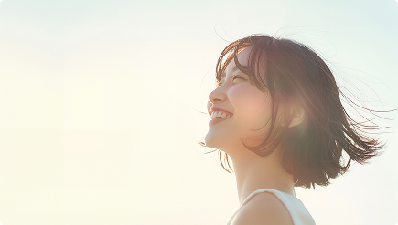 女性が笑顔の写真